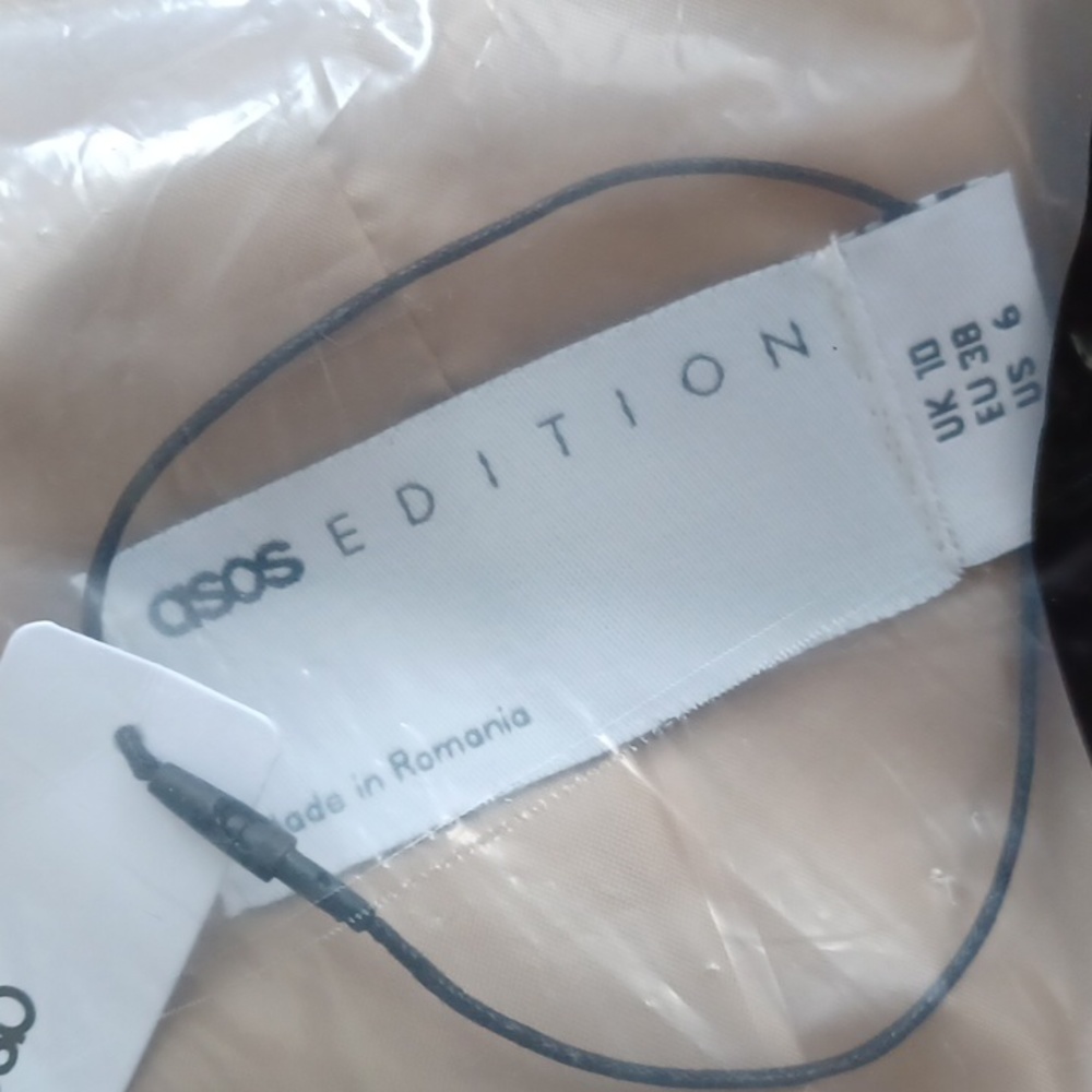 Asos - Picture 3 of 7
